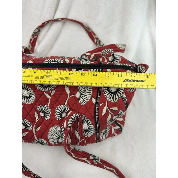 Vera Bradly Red White Black Duffle Traveler Deco Daisy Large Bag Shoulder Staps - Picture 8 of 12